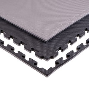 Puzzle tatami podložka inSPORTline Sazegul 100x100x2 cm mocha mousse-černá, vzor 5 proužků